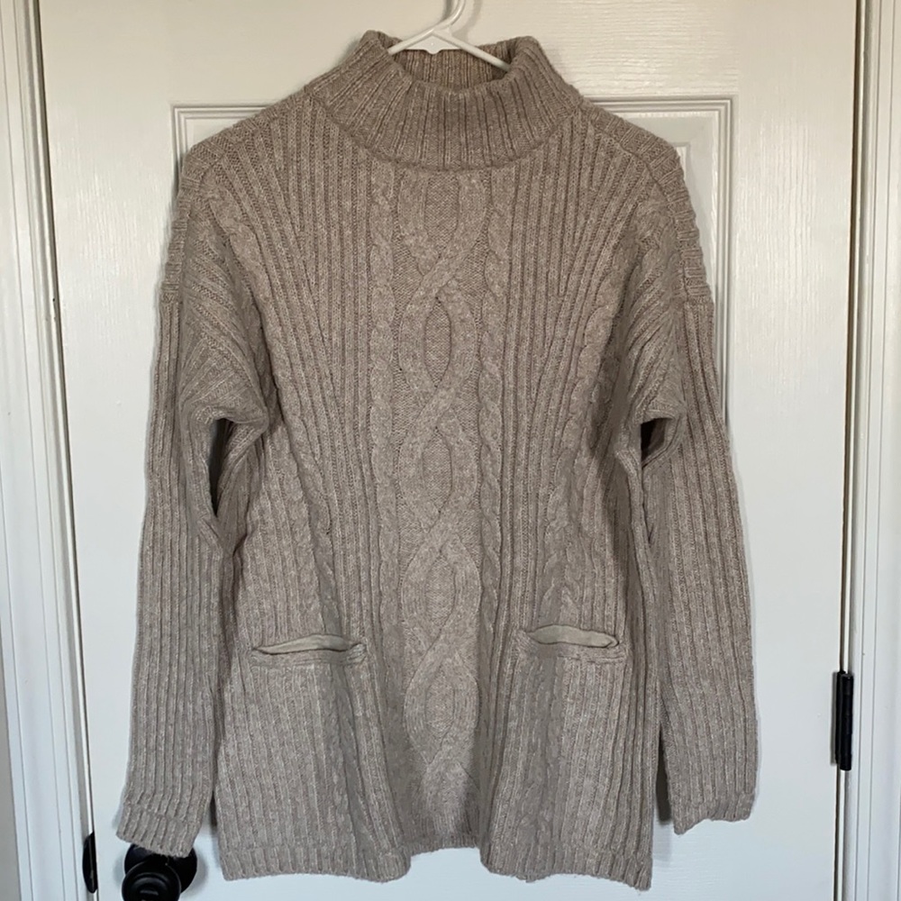 Abercrombie & Fitch Cable Knit Sweater